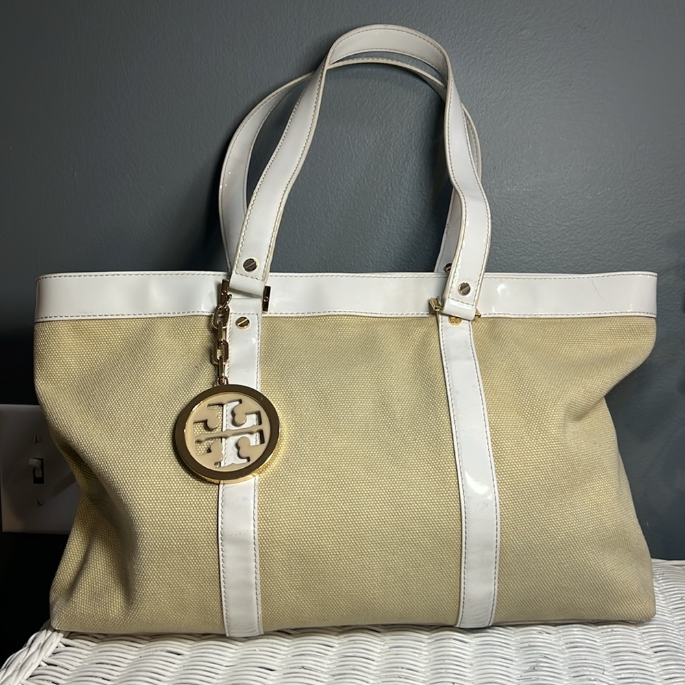 Tory Burch Tan and White Tote Bag - Picture 4 of 16